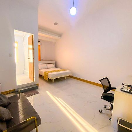 Legends Hotel & Restaurant - Lemery And Taal Bagian luar foto