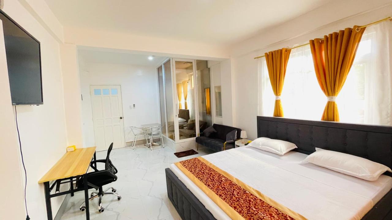 Legends Hotel & Restaurant - Lemery And Taal Bagian luar foto