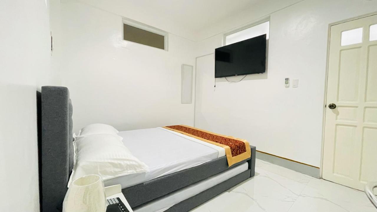 Legends Hotel & Restaurant - Lemery And Taal Bagian luar foto