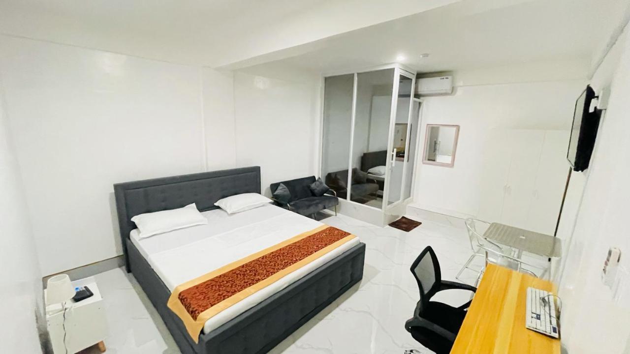 Legends Hotel & Restaurant - Lemery And Taal Bagian luar foto