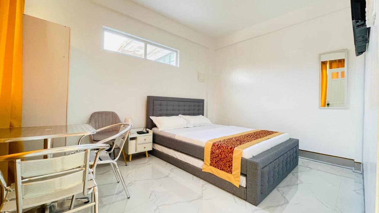 Legends Hotel & Restaurant - Lemery And Taal Bagian luar foto