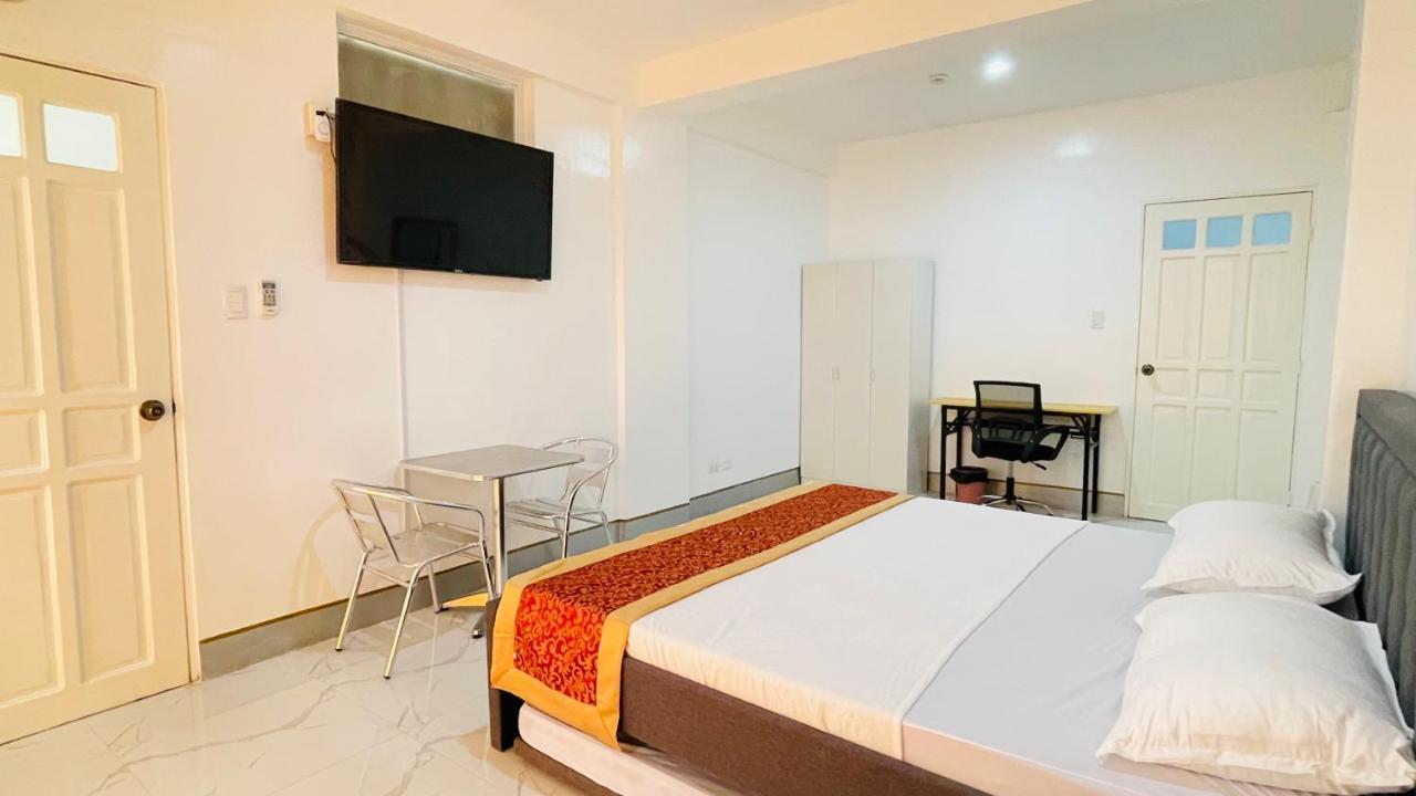 Legends Hotel & Restaurant - Lemery And Taal Bagian luar foto