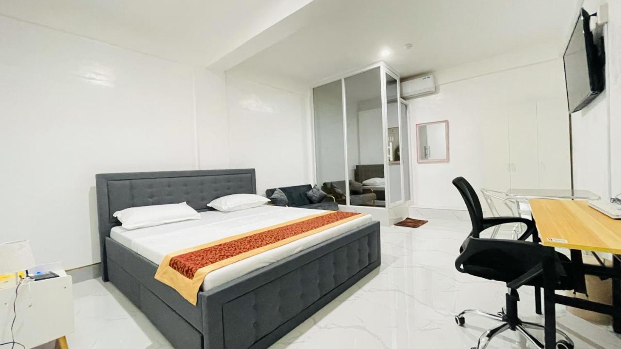 Legends Hotel & Restaurant - Lemery And Taal Bagian luar foto
