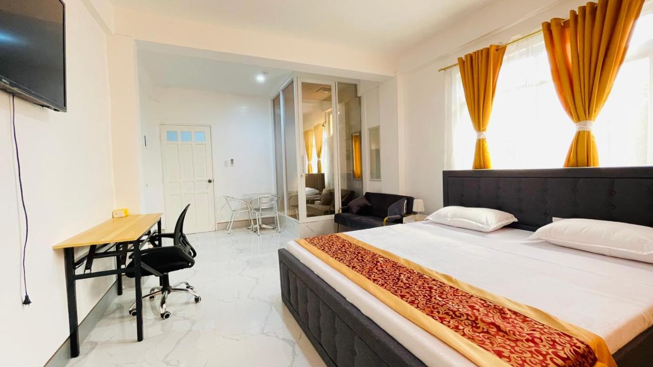 Legends Hotel & Restaurant - Lemery And Taal Bagian luar foto