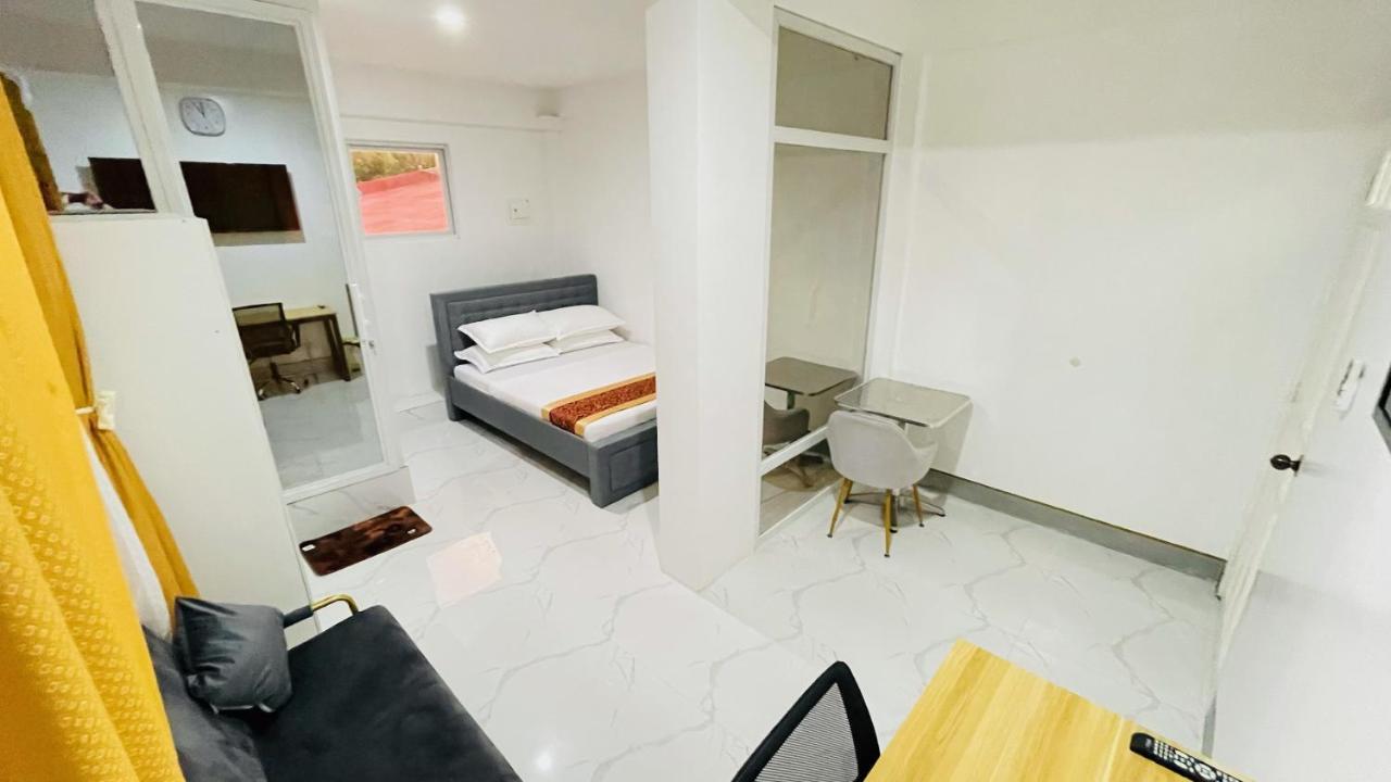 Legends Hotel & Restaurant - Lemery And Taal Bagian luar foto