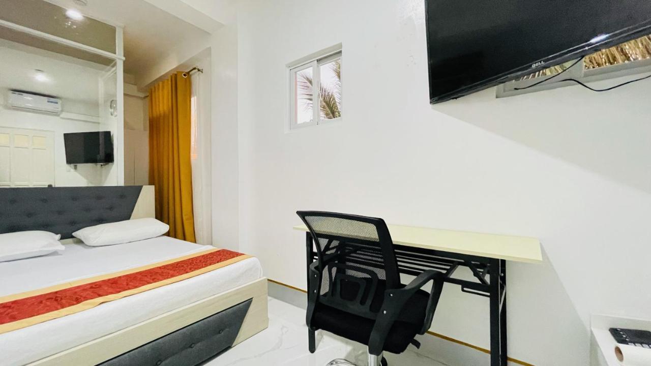 Legends Hotel & Restaurant - Lemery And Taal Bagian luar foto