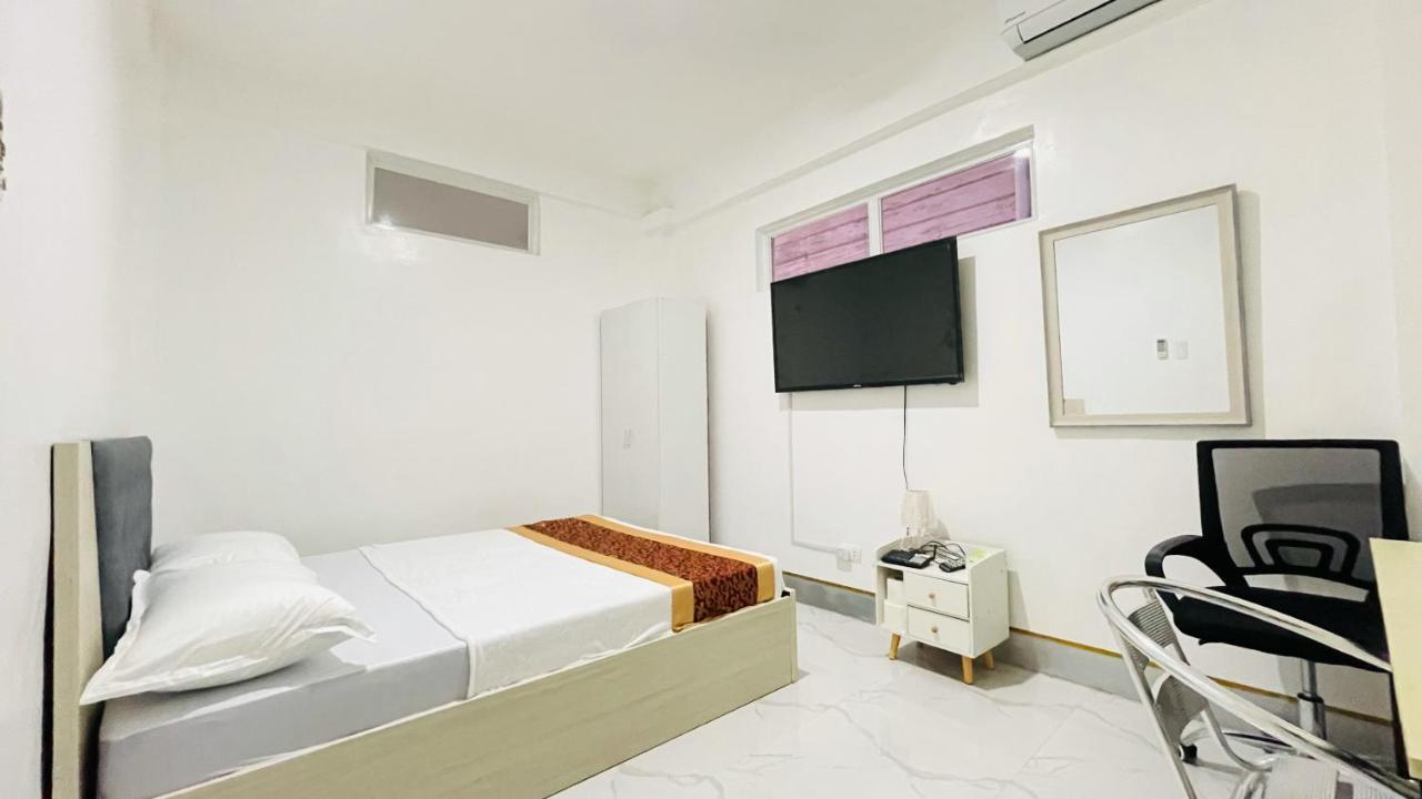 Legends Hotel & Restaurant - Lemery And Taal Bagian luar foto