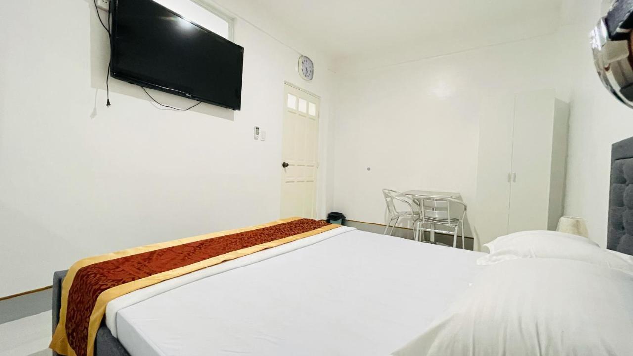 Legends Hotel & Restaurant - Lemery And Taal Bagian luar foto