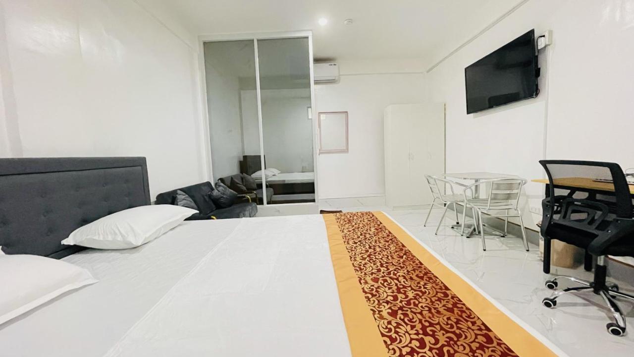 Legends Hotel & Restaurant - Lemery And Taal Bagian luar foto