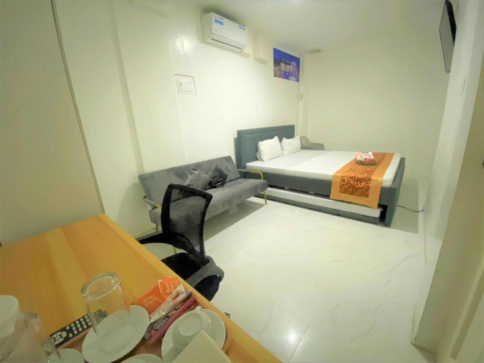 Legends Hotel & Restaurant - Lemery And Taal Bagian luar foto