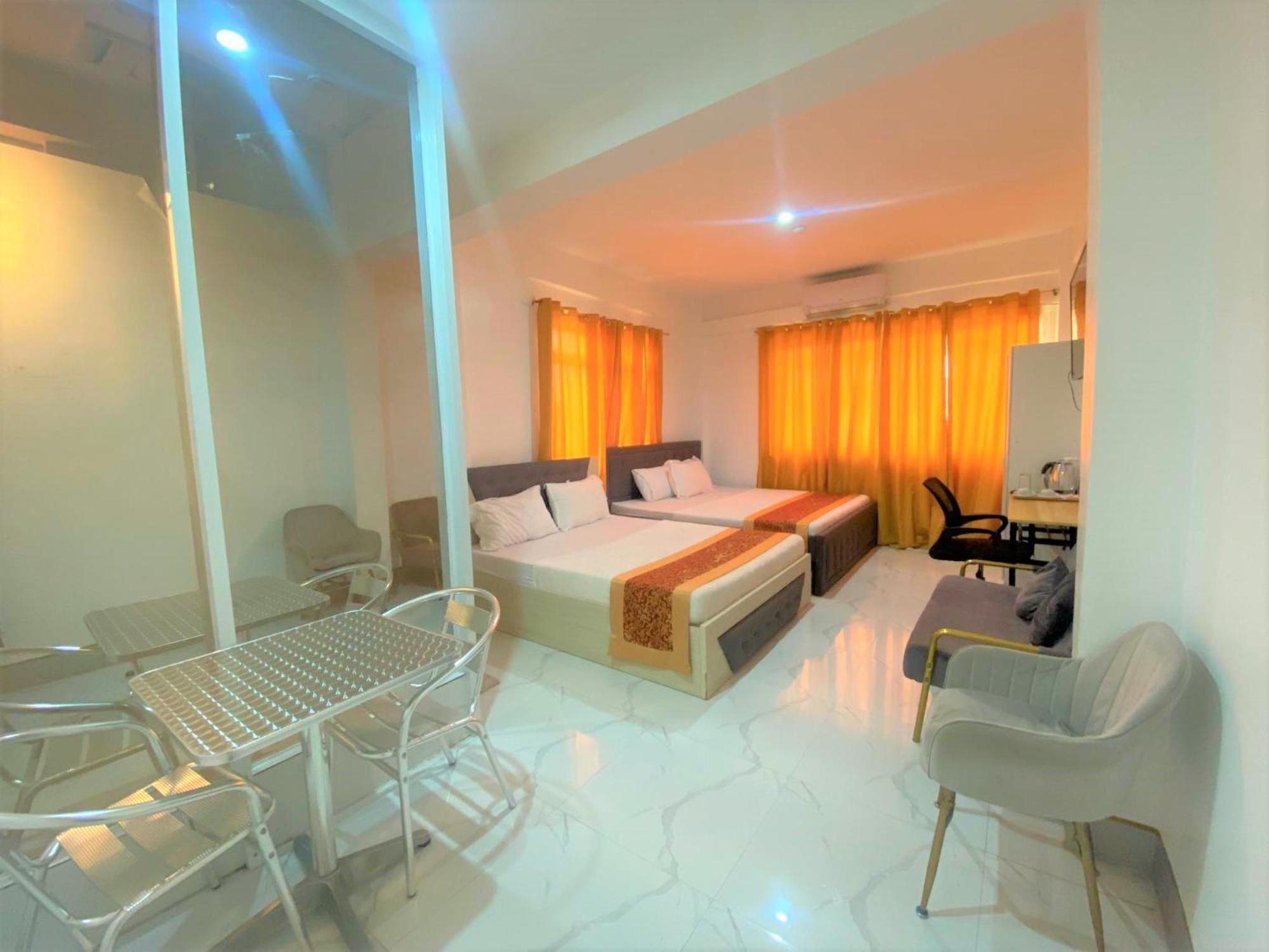Legends Hotel & Restaurant - Lemery And Taal Bagian luar foto