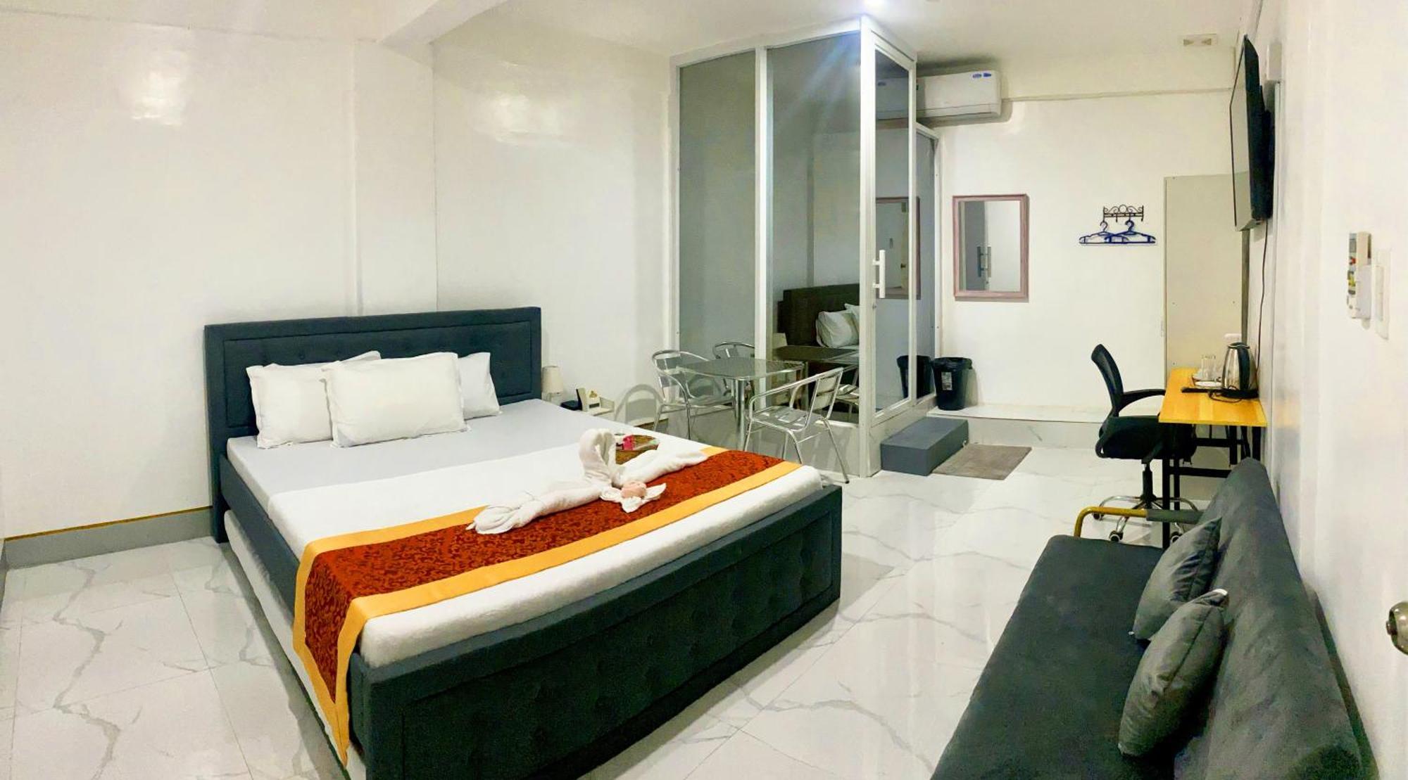 Legends Hotel & Restaurant - Lemery And Taal Bagian luar foto