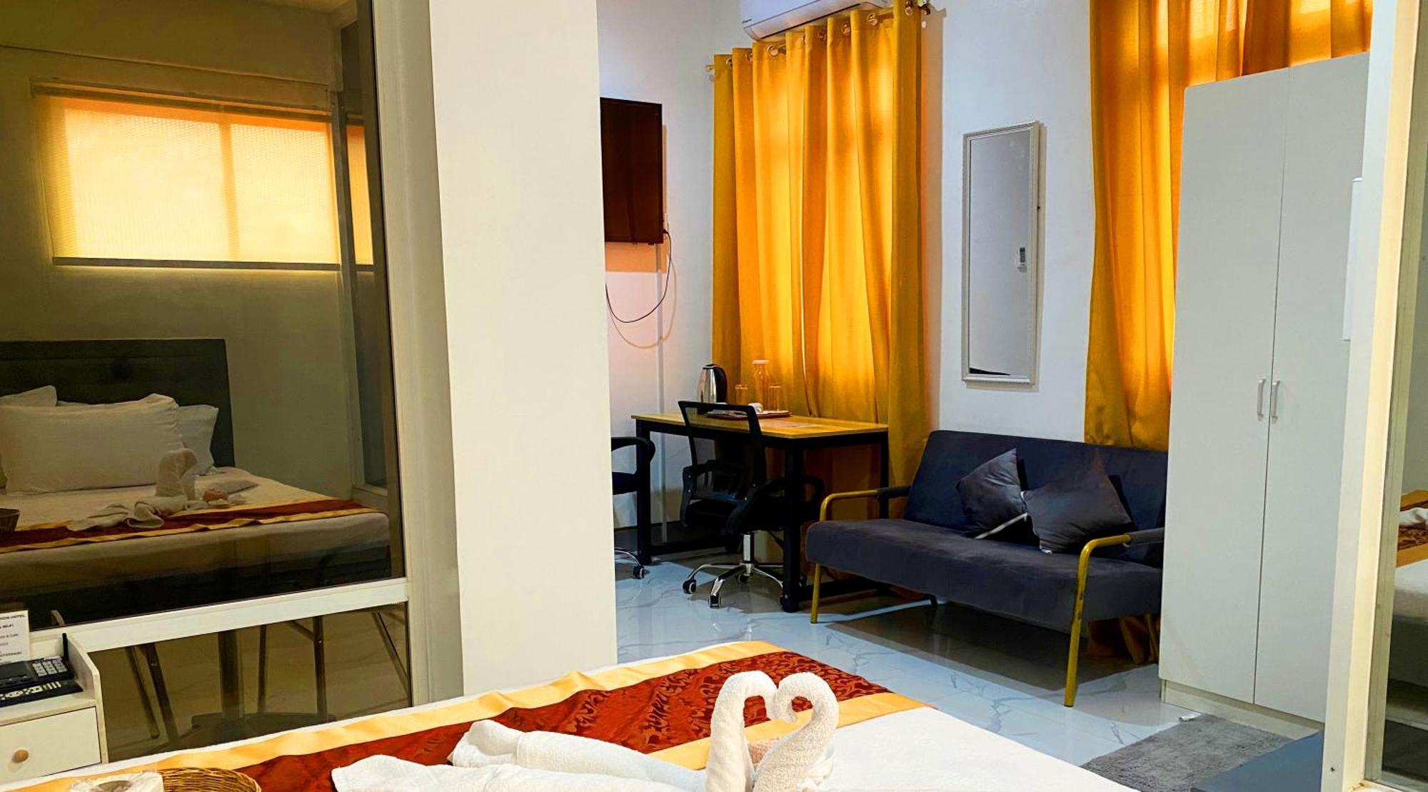 Legends Hotel & Restaurant - Lemery And Taal Bagian luar foto