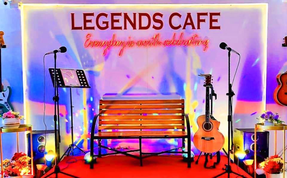 Legends Hotel & Restaurant - Lemery And Taal Bagian luar foto