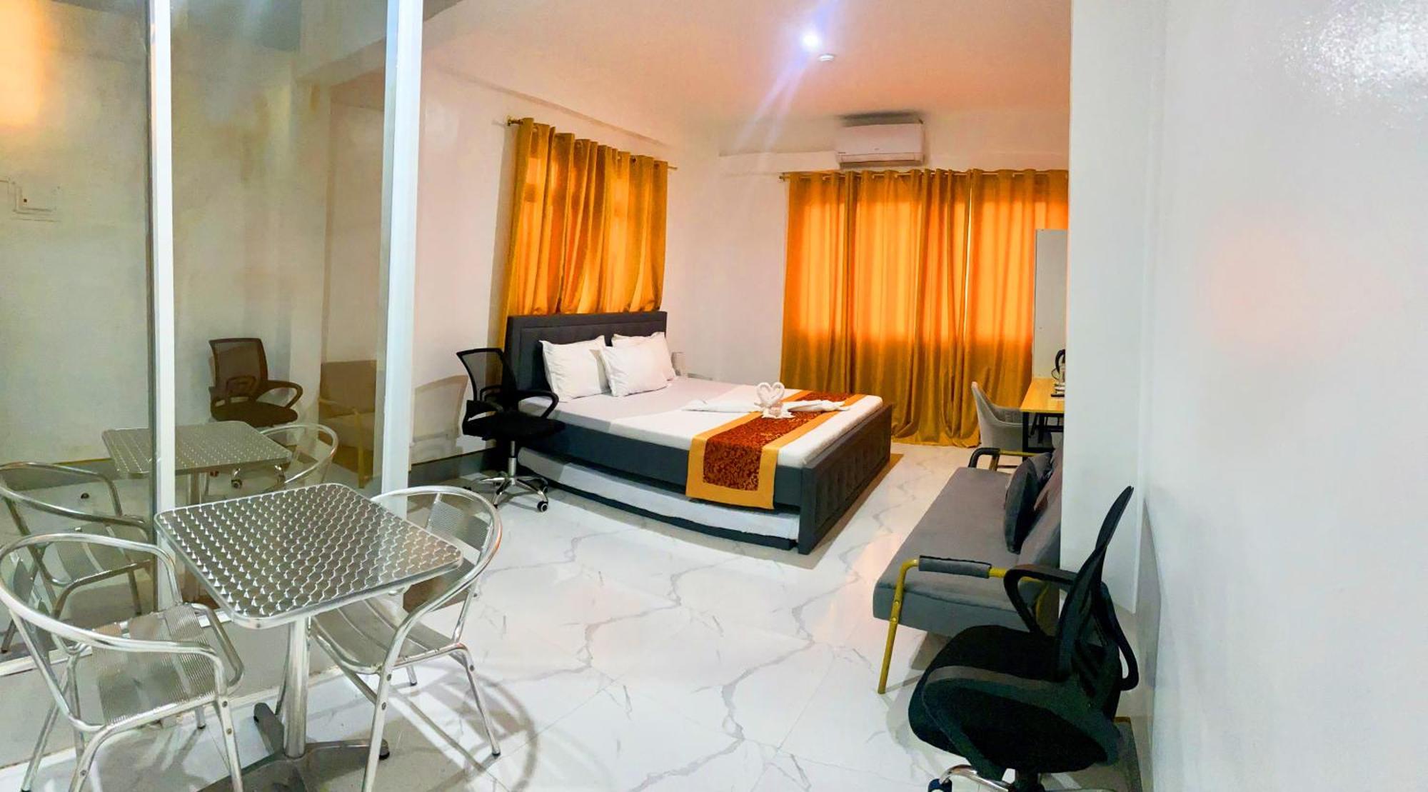 Legends Hotel & Restaurant - Lemery And Taal Bagian luar foto