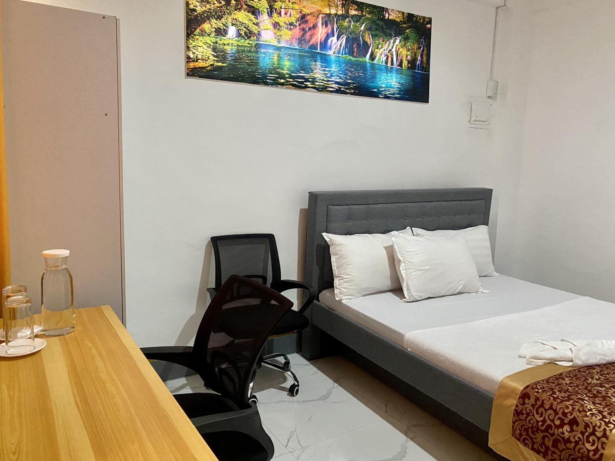 Legends Hotel & Restaurant - Lemery And Taal Bagian luar foto