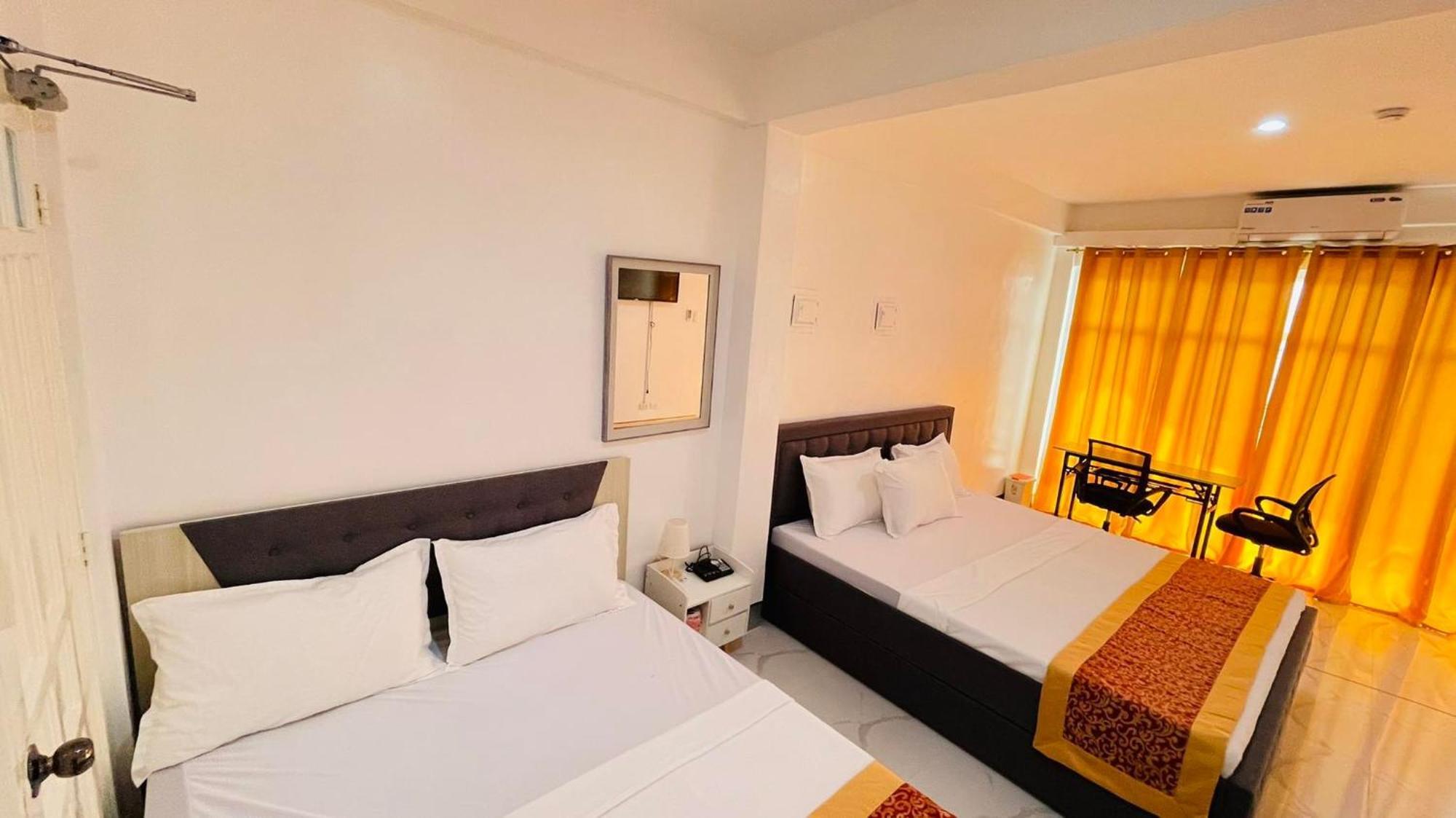 Legends Hotel & Restaurant - Lemery And Taal Bagian luar foto