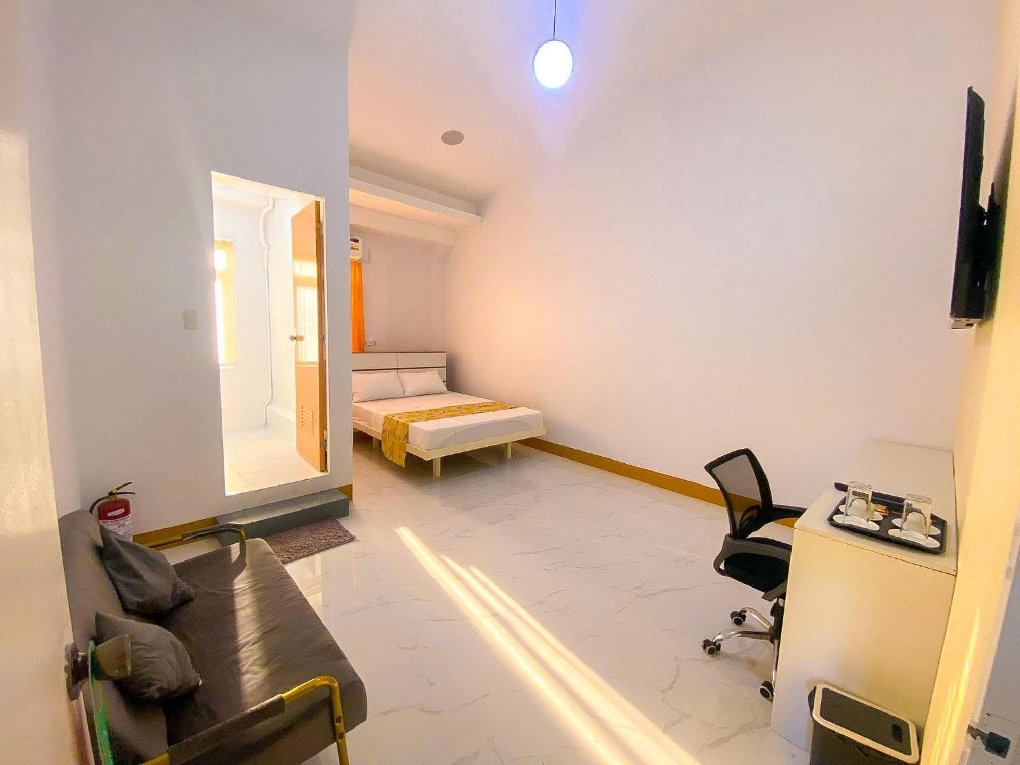 Legends Hotel & Restaurant - Lemery And Taal Bagian luar foto
