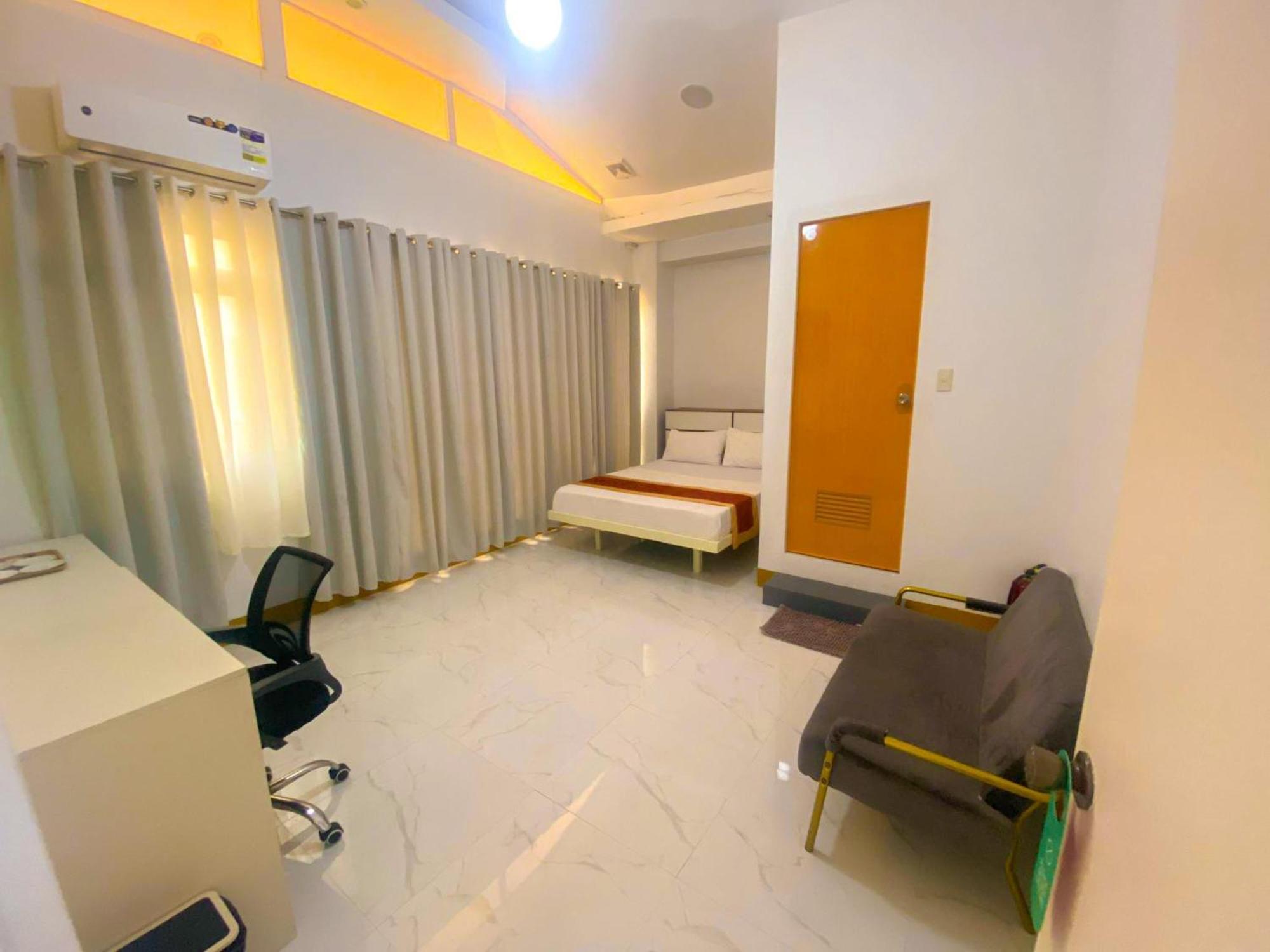 Legends Hotel & Restaurant - Lemery And Taal Bagian luar foto